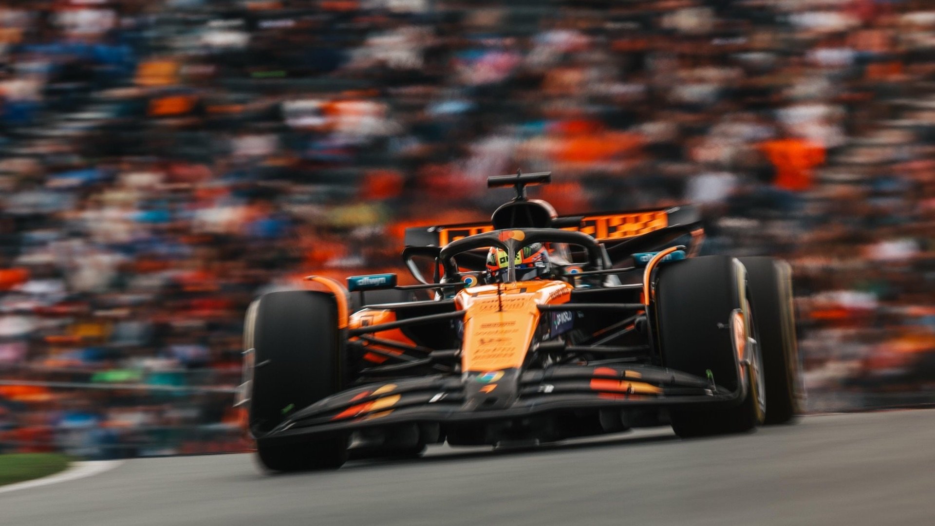 Oscar Piastri verslaat teamgenoot Lando Norris voor pole position GP van Nederland