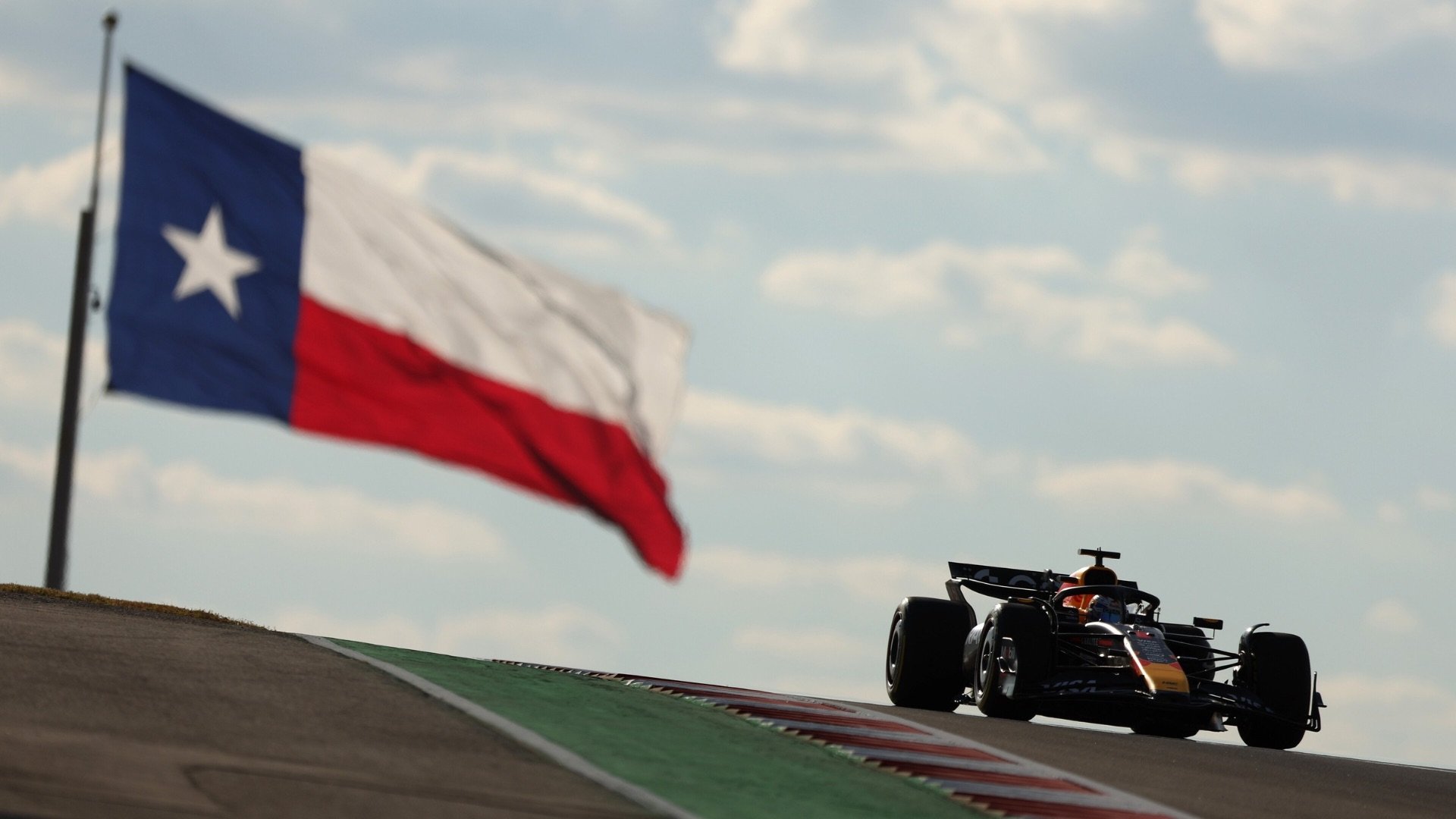 Max Verstappen claims sprint pole in Austin ahead of both McLarens