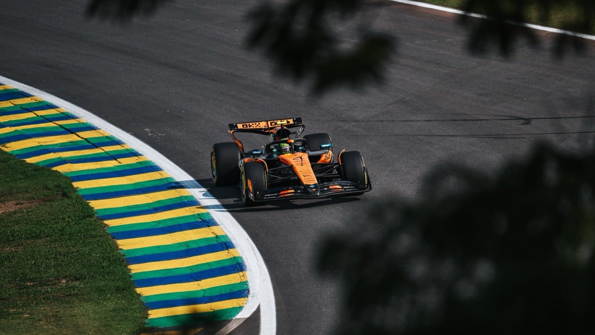 Lando Norris conquista la pole position in volata a San Paolo