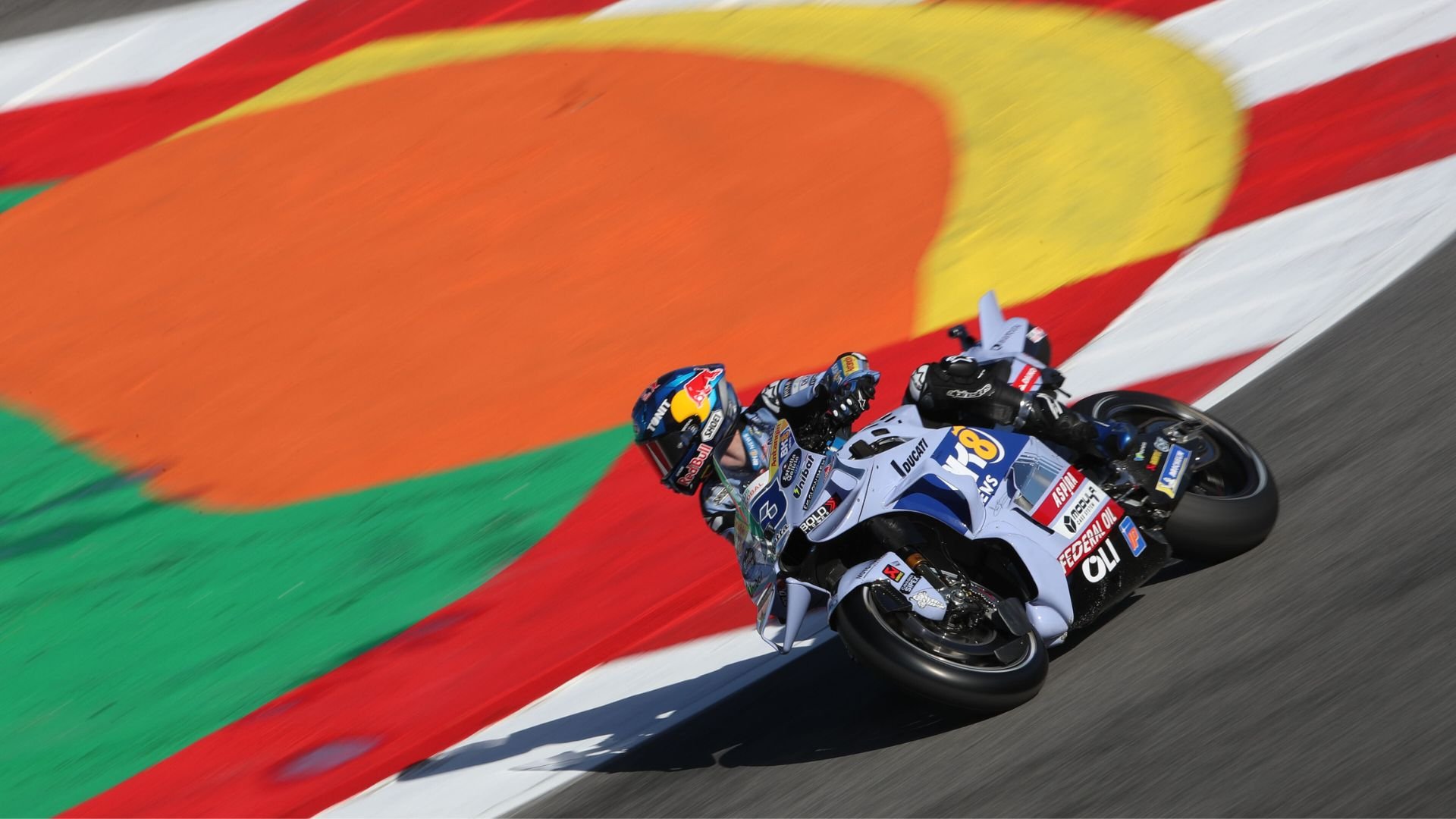 Alex Márquez gana al sprint en Portugal