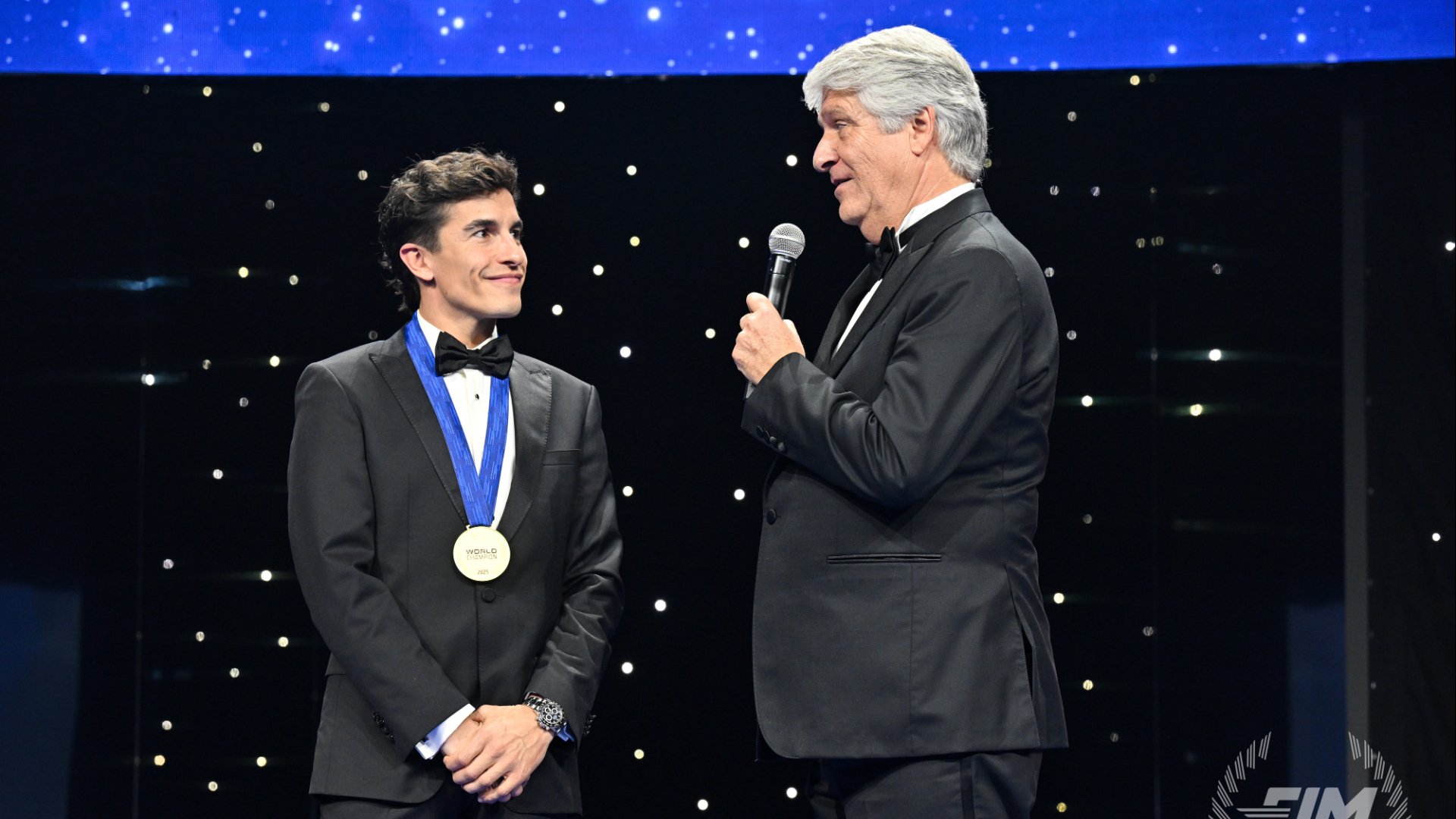 Marc Márquez otrzymuje specjalne trofeum FIM po historycznym powrocie