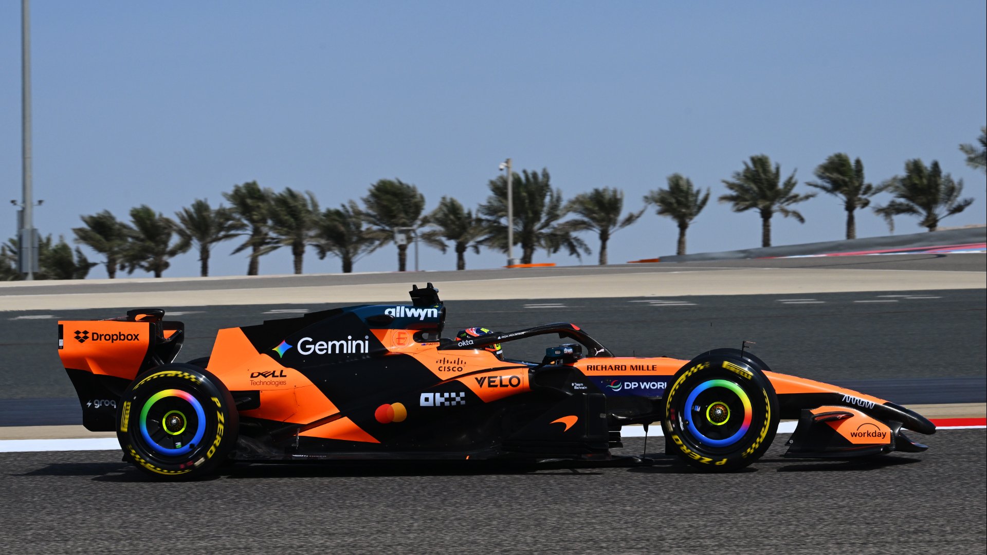 Antonelli bepaalt het tempo op dag 2 van de test in Bahrein