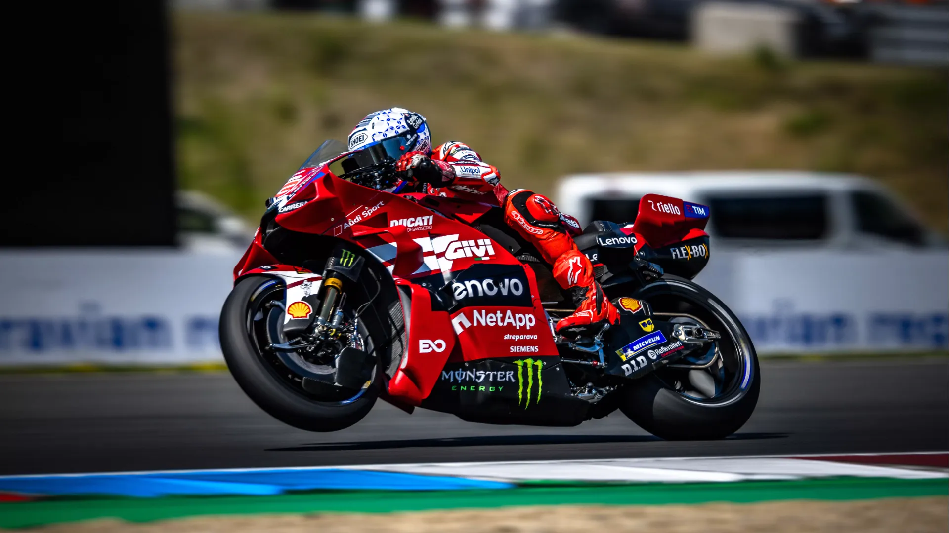 Marc Márquez gewinnt spannendes MotoGP-Rennen in Brünn