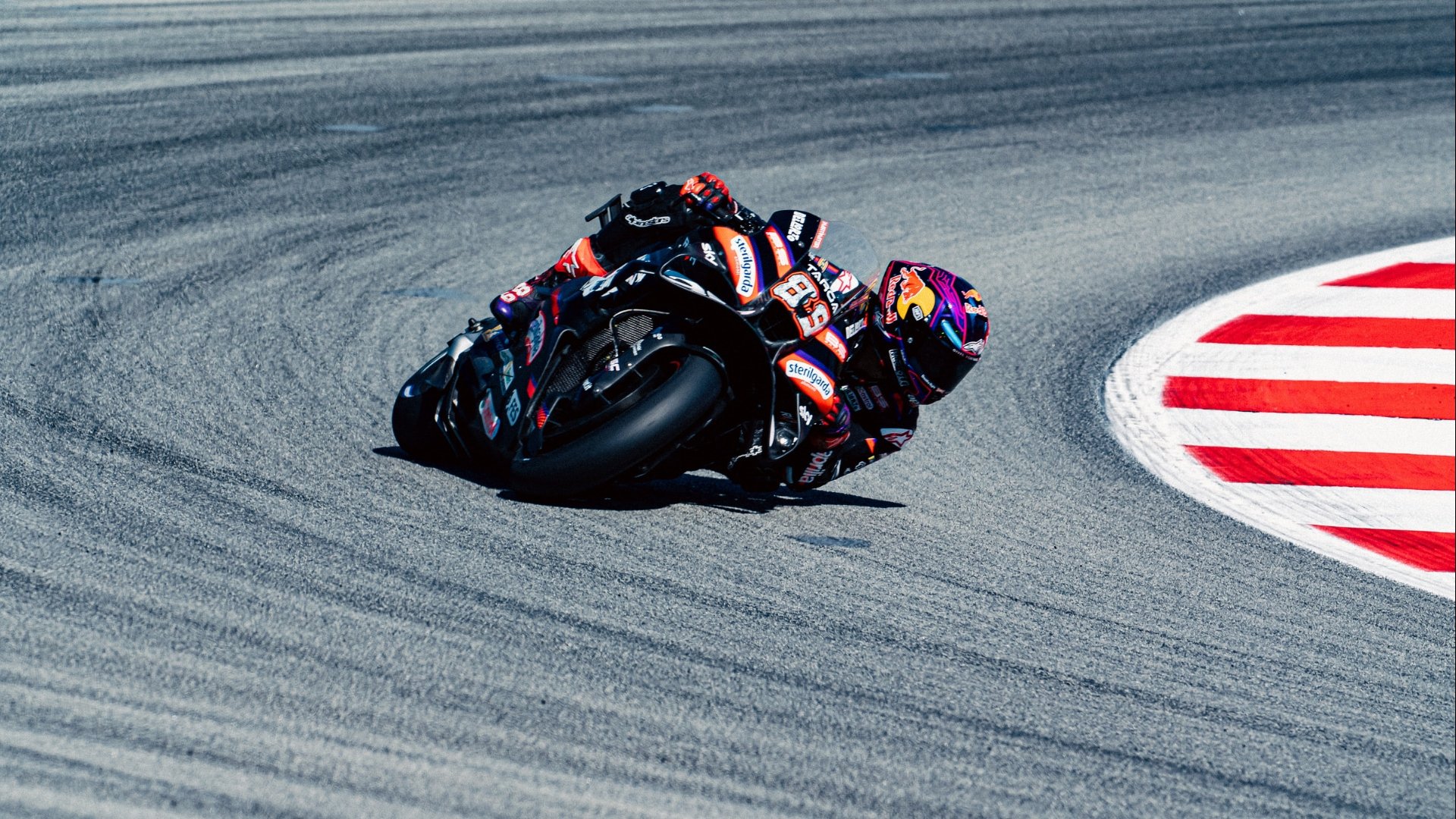 Jorge Martin takes pole position after busy MotoGP qualifying